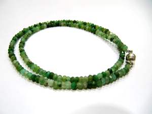 Collar de Perlas Facetadas de Crisoprasa Natural de 3-4 mm con Cierre Magnético - Product Image 3
