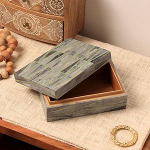 Boîte à bijoux en MDF et résine, fabriquée à la main, avec une construction durable et un aspect décoratif élégant - Product Image 5