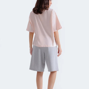 Ensemble 2 pièces pour femmes, haut à manches courtes en tricot rose avec short gris, col rond, coupe ample, décontracté, vêtements d'été printemps, coton respirant - Product Image 5