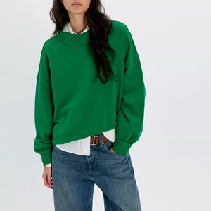 Sudadera de Algodón Verde Oversize de Moda con Hombros Caídos, Cuello Redondo, Color Sólido y Diseño Asimétrico para Mujer - Colección Otoño - Product Image 1