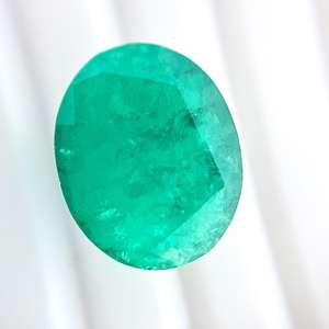 Piedra Suelta de Esmeralda, Forma Ovalada Facetada, Gema Verde Creada en Laboratorio, 12x14.7 mm, para Proyectos de Joyería de Diseño - Product Image 4