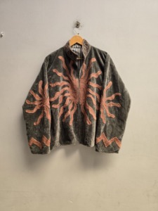 Veste Suzani en velours anthracite pour femme, broderie artisanale motif soleil en cuivre, style bohème ethnique, manteau réversible d'automne, vente en gros, créateur - Product Image 3