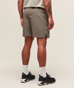Shorts de sport pour hommes avec poches, respirants, pour la course et l'entraînement, motif uni, tissage non tissé pour la musculation - Product Image 3