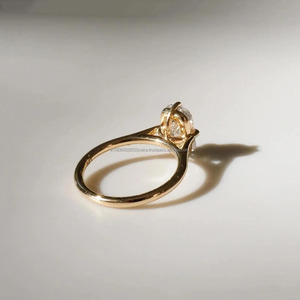 Anillo de Compromiso de Moissanita con Corte Cojín Alargado Solitaire, Engaste de Puntas de Brújula, Plata 925, Anillo de Diamante Simulado, Regalos de Aniversario - Product Image 6