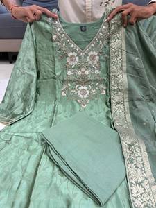Ensemble Kurta et pantalon en tissu malaisien de qualité supérieure, avec tissage jacquard et col brodé à la main, vêtements ethniques pour femmes - Product Image 4