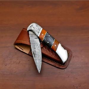 Cuchillo de Bolsillo Multifuncional Jexmoo OEM Hecho a Mano de Acero de Damasco con Funda de Cuero, Garantía de 14 Días, Ideal para Regalo de Aniversario o para Padrinos de Boda - Product Image 1