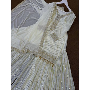 Fabzonefabindia présentant la nouvelle fête était belle broderie lourde fantaisie et haut de travail à paillettes de 5mm-Sharara avec Dupatta - Product Image 3