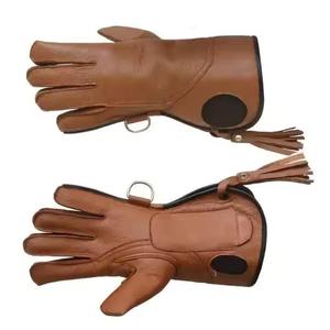Gants de fauconnerie en cuir pour la manipulation des oiseaux, la formation et la sécurité des mains, fabriqués sur mesure, vente en gros - Product Image 4