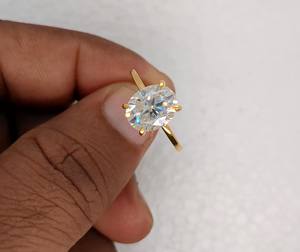 Anillo de Compromiso Lurba Jewels para Mujer, Oro Amarillo de 14K, Corte Ovalado, Diamante Cultivado en Laboratorio, Certificado IGI, con Halo Oculto, Moderno - Product Image 4