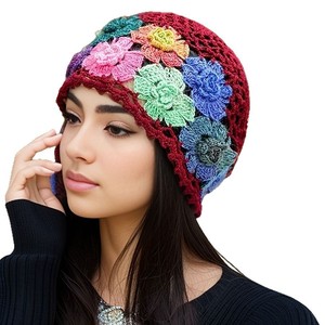 Gorro de invierno para mujer, tejido a mano con diseño floral, estilo bohemio, decoración con apliques, 100% acrílico, informal. - Product Image 2
