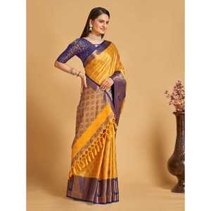 Sari de Seda Suave con Estampado Zari y Blusa Sin Coser, Color Amarillo - Product Image 2