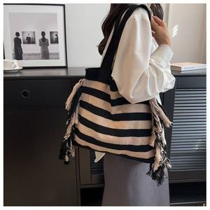 Nuevo Bolso de Hombro de Gran Capacidad con Estampado Animal y Bloques de Color, Tejido a Crochet, para Mujer, con Cierre de Cremallera y Broche - Product Image 1