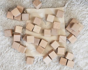 Dés en bois carrés pour l'apprentissage de l'alphabet et des nombres de 1 à 10, lot de 36 dés, best-seller pour les enfants et les étudiants - Product Image 3