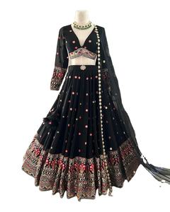 Suministro al por Mayor de Lehenga Choli de Georgette Bordado Multicolor Indio y Pakistaní con Borde de Encaje para Bodas Elegantes - Product Image 1