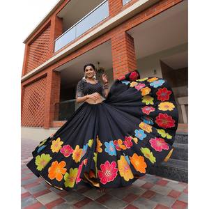 Lehenga Choli de créateur coupe trapèze avec broderie miroir véritable et imprimé, taille naturelle, haut court en tissu organza, élément de mode - Product Image 3