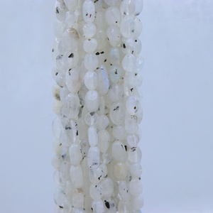 Vente en gros de 14 brins de perles ovales lisses en pierre de lune arc-en-ciel naturelle, Memoria Jewels - Product Image 2