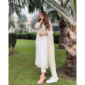 Robes de carrière blanches de créateur HK avec broderie et séquence de travail haut-bas et collection Dupatta taille L - Product Image 1