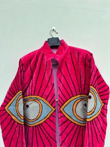 Elegante Chaqueta de Terciopelo Rosa Bordada con Patrón Geométrico de Ojos, Manga Larga, Cuello Alto, Abrigo de Invierno Hecho a Mano para Mujer - Product Image 3