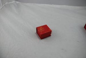 Boîte à bijoux rectangulaire en or avec motif de roses en feuille d'or, extérieur en papier artistique et intérieur en velours, 60x56x35mm - Product Image 4