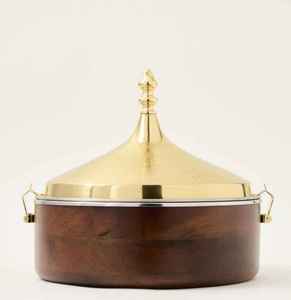 Casserole en bois avec couvercle en dôme doré et bol intérieur en acier inoxydable - Product Image 1