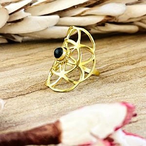 Bague en laiton plaqué or 18 carats pour femme, design bohème tendance, motif géométrique en treillis avec pierres précieuses et onyx noir, style tribal, pour la vente en gros/OEM/ODM - Product Image 3