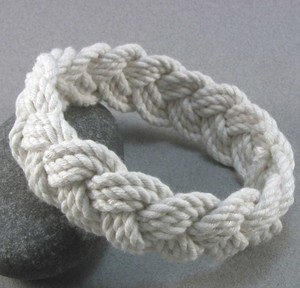 Bracelet en corde tressée de haute qualité, élégant et magnifique - Product Image 1