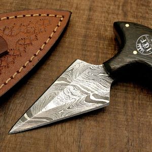 Couteau de chasse artisanal Edge Master Manufacture EM-6600 Top Skinner en acier Damas, manche en bois, lame non réglable de 8 pouces - Product Image 1