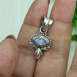 Colgante Hecho a Mano de Plata de Ley 925 con Piedra Lunar Arcoíris Natural, Joyería de Piedra Lunar con Destello Azul de Diseño Vintage para Mujer - Product Image 3