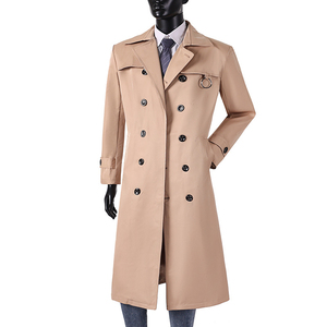 Abrigo de hombre beige de doble botonadura, largo hasta la rodilla, con hombreras y fajas. - Product Image 1