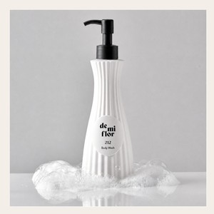 Botellas de gel de ducha Demiflo Korean K-Beauty 212 Citrus Nomad Body Wash 250g Hecho en Corea Glicerina Para todo tipo de piel - Product Image 4