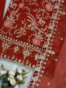 Conjunto de traje de seda crujiente de diseñador con bordado pesado y lentejuelas, completamente cosido, listo para usar, con top, pantalón y dupatta, atuendo étnico. - Product Image 5