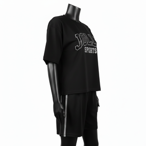 Ensemble short et t-shirt noir en jersey de coton 200 GSM pour femme, tissu doux et respirant, avec logo personnalisé en strass, 100 % coton, crop top et short - Product Image 3