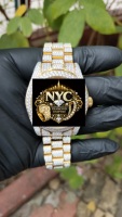 Montre personnalisée unisexe en or jaune édition limitée, avec mouvement automatique, cadran en cristal, en acier inoxydable, sertie de moissanite style hip-hop