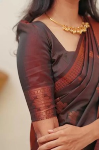 Sari traditionnel en soie marron avec bordure dorée pour femmes, idéal pour les mariages et les fêtes, style Inde Pakistan, coupe classique, longueur au sol - Product Image 2