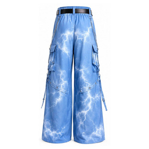 Pantalon cargo unisexe surdimensionné personnalisé avec motif graphique, illustration de crâne en encre violet clair et violet foncé, multi-poches et détails de sangles - Product Image 6