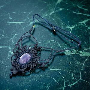 สร้อยคอมาคราเม่ธรรมชาติ งานแฮนด์เมด ดีไซน์ผีเสื้อสุดฮิต จี้คริสตัลบำบัด ปรับขนาดได้ ของขวัญสำหรับงานหมั้นแบบพุทธ - Product Image 1