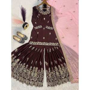 Magnifique ensemble haut-bas et dupatta de soirée coupe trapèze en mousseline, brodé, à imprimé floral, taille naturelle, avec travail de sequins - Product Image 3