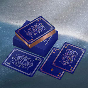 Cartes à jouer personnalisées en papier noir à âme en lin, bord doré 310 g/m², dans une boîte à rabat en feuille d'or - Product Image 3