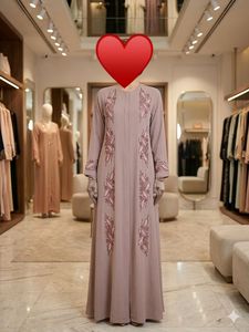 ชุดอาบายะห์ปักเพชรหนักสไตล์ใหม่สวยงาม พร้อมผ้าคลุมศีรษะสีดำแบบเปิดด้านหน้า เหมาะสำหรับงานแต่งงาน ป้องกันรอยยับ ระบายอากาศได้ดี - Product Image 4