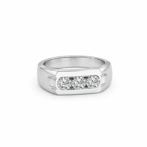Anillo de compromiso de oro amarillo con tres moissanitas redondas de corte brillante y engaste de canal para hombre - Product Image 5