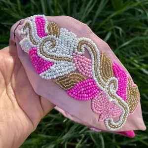 Serre-tête de créateur en gros avec broderie complexe et embellissements de perles pour les magasins d'accessoires de mode - Product Image 5