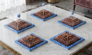 Bandeja Azul Premium con Tapa Transparente Diseñada para Servir con Lujo Chocolates, Postres y Dulces - Product Image 4