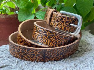 Cinturones de mujer Vintage personalizados de cuero de vaca de alta calidad cinturón de cuero genuino de grano completo en relieve de lujo para hombres - Product Image 4