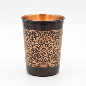 Les verres en cuivre pur allient un design ayurvédique traditionnel à une artisanat exquis pour un bien-être de luxe en gros. - Product Image 1