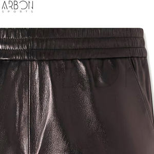 Shorts en cuir véritable pour hommes avec logo personnalisé, streetwear décontracté haut de gamme, mode estivale, coupe confortable, fabricant en gros OEM - Product Image 6