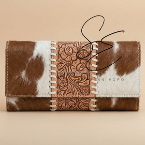 Cartera de Cuero Genuino Repujado Estilo Western Hecha a Mano con Pelo, Cartera Trifold con Grabado Floral, Cartera Vintage de Moda Vaquera - Product Image 1