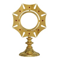 Base de table traditionnelle en laiton finition dorée, design rond orné, accessoire de décoration intérieure durable de haute qualité avec éléments métalliques