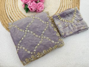 Ropa Étnica India: Sari de Seda Espacial Pura con Hermosos Bordados Originales en Oro y Borde con Trabajo de Corte, con Blusa de Seda Espacial - Product Image 4
