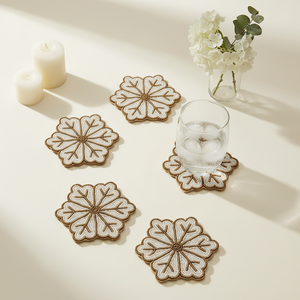 Nouvelle Arrivée Sous-verre Perlé Artisanal Écologique Élégant Motif Fleur Blanc Perle et Or Luxueux Moderne Épaisseur 10mm pour Table - Product Image 1