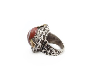 Anillo Tribal Afgano Tradicional Cuadrado con Pátina Plateada Intensa, Grabados Florales Intrincados y Colgante en Miniatura - Product Image 5